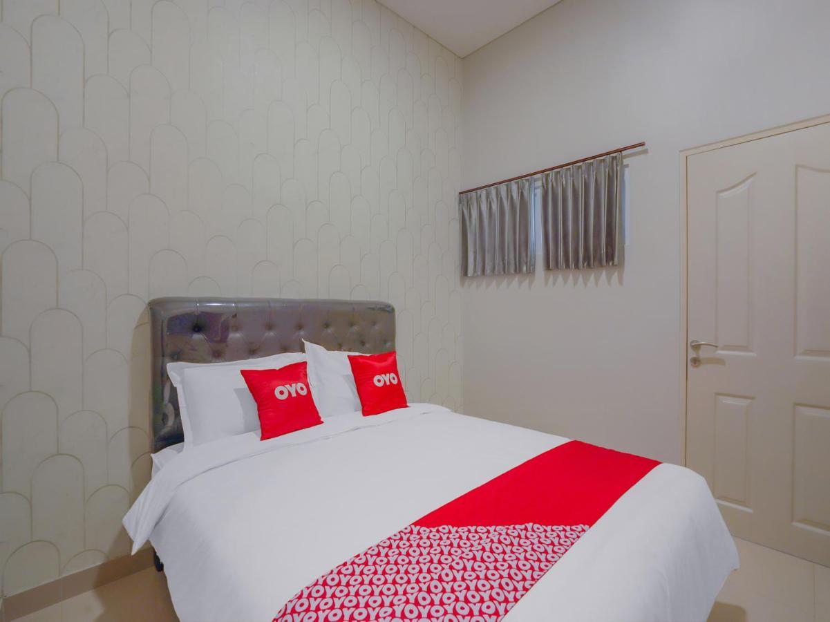 Super Oyo Capital O 90336 Olive Guest House Surabaya Eksteriør billede