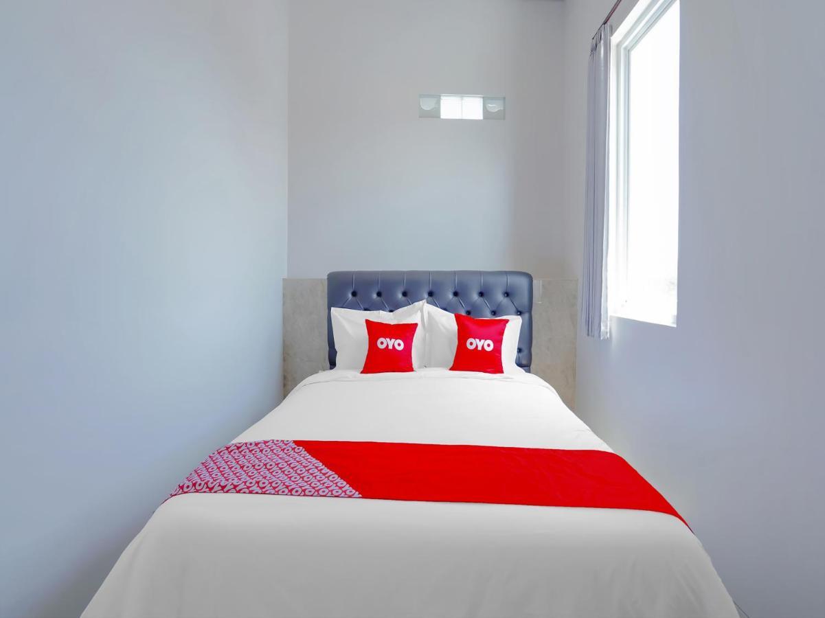 Super Oyo Capital O 90336 Olive Guest House Surabaya Eksteriør billede