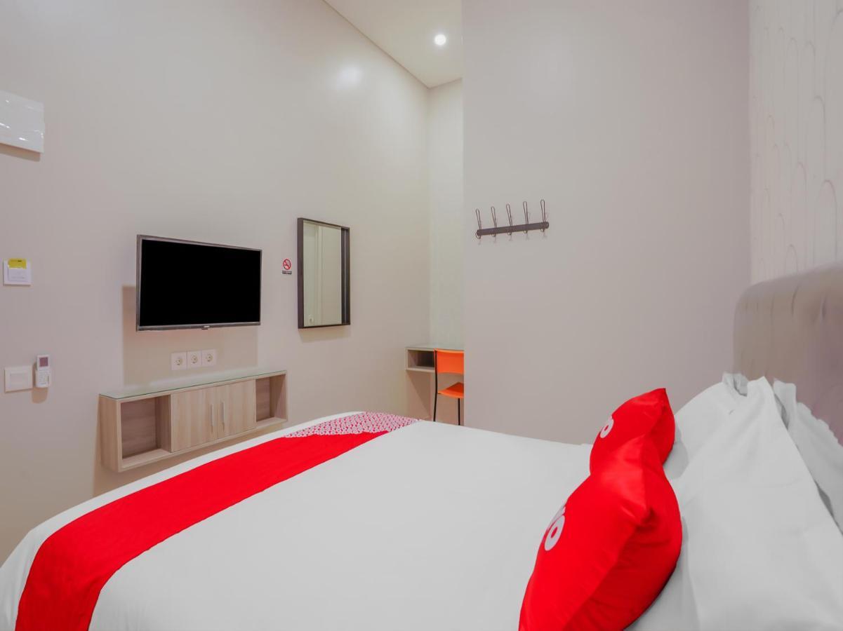 Super Oyo Capital O 90336 Olive Guest House Surabaya Eksteriør billede