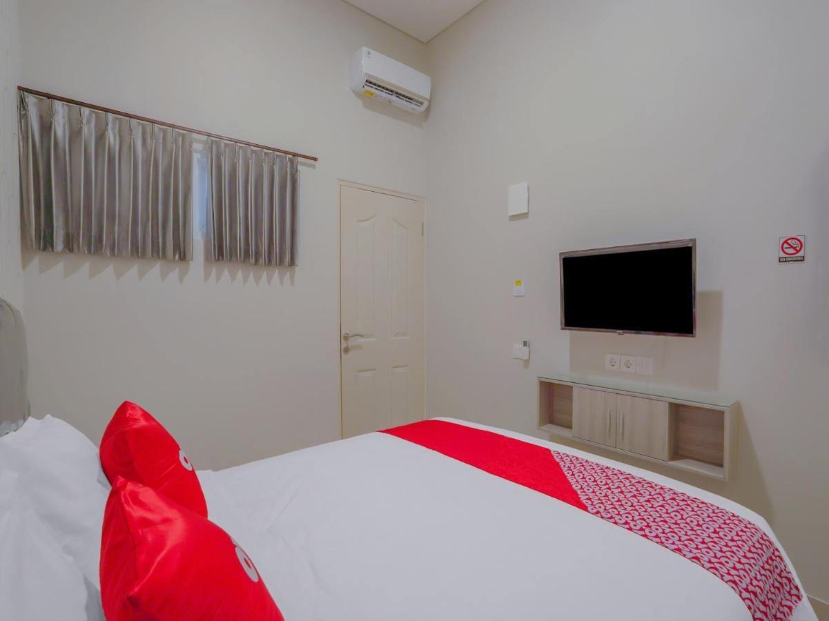 Super Oyo Capital O 90336 Olive Guest House Surabaya Eksteriør billede