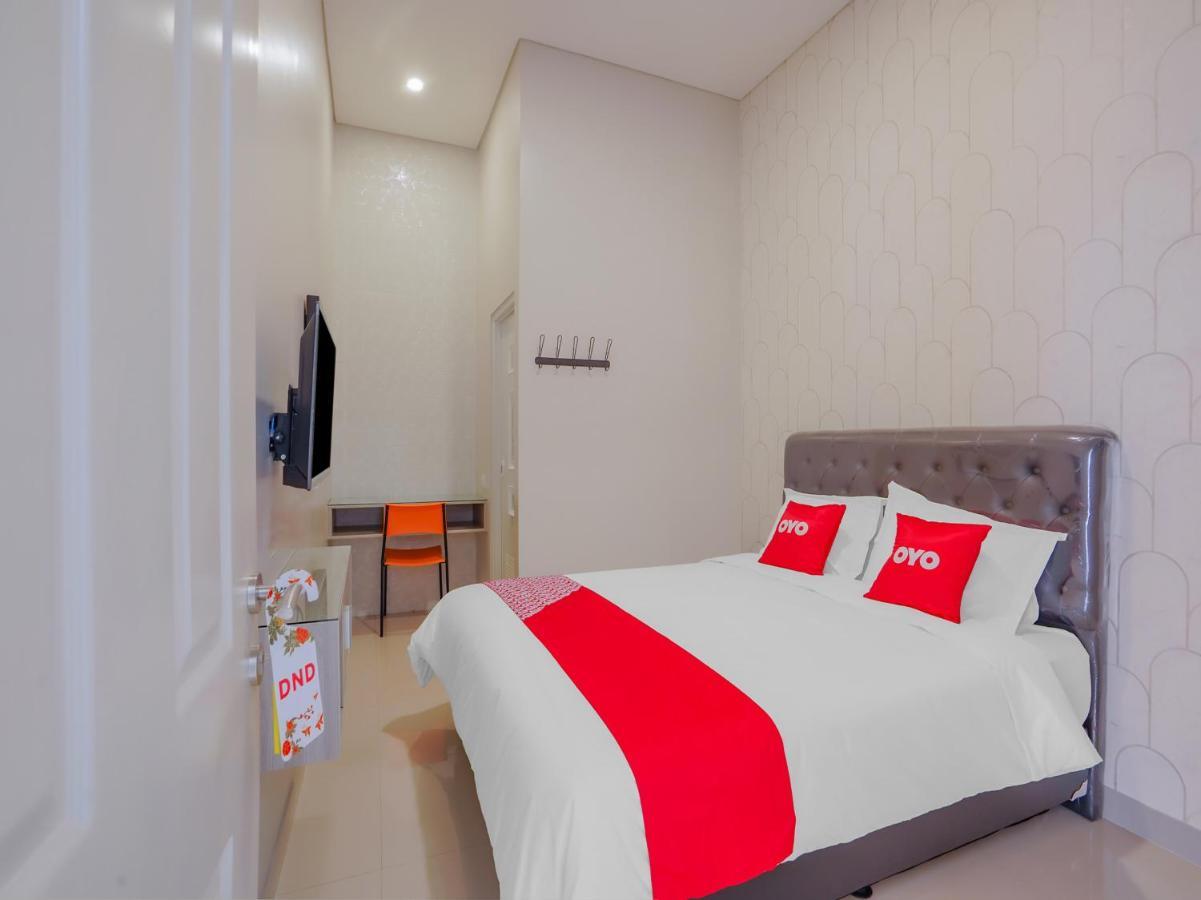 Super Oyo Capital O 90336 Olive Guest House Surabaya Eksteriør billede