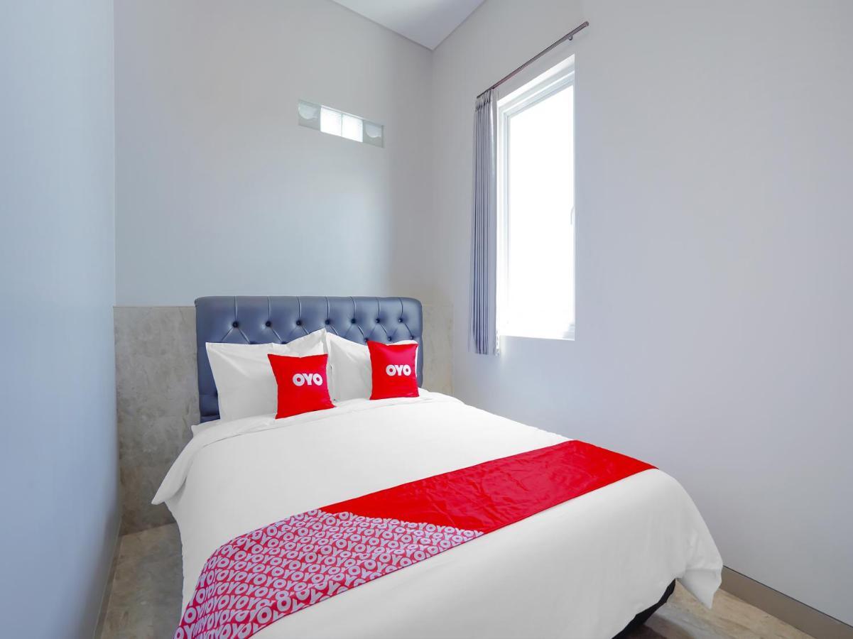 Super Oyo Capital O 90336 Olive Guest House Surabaya Eksteriør billede